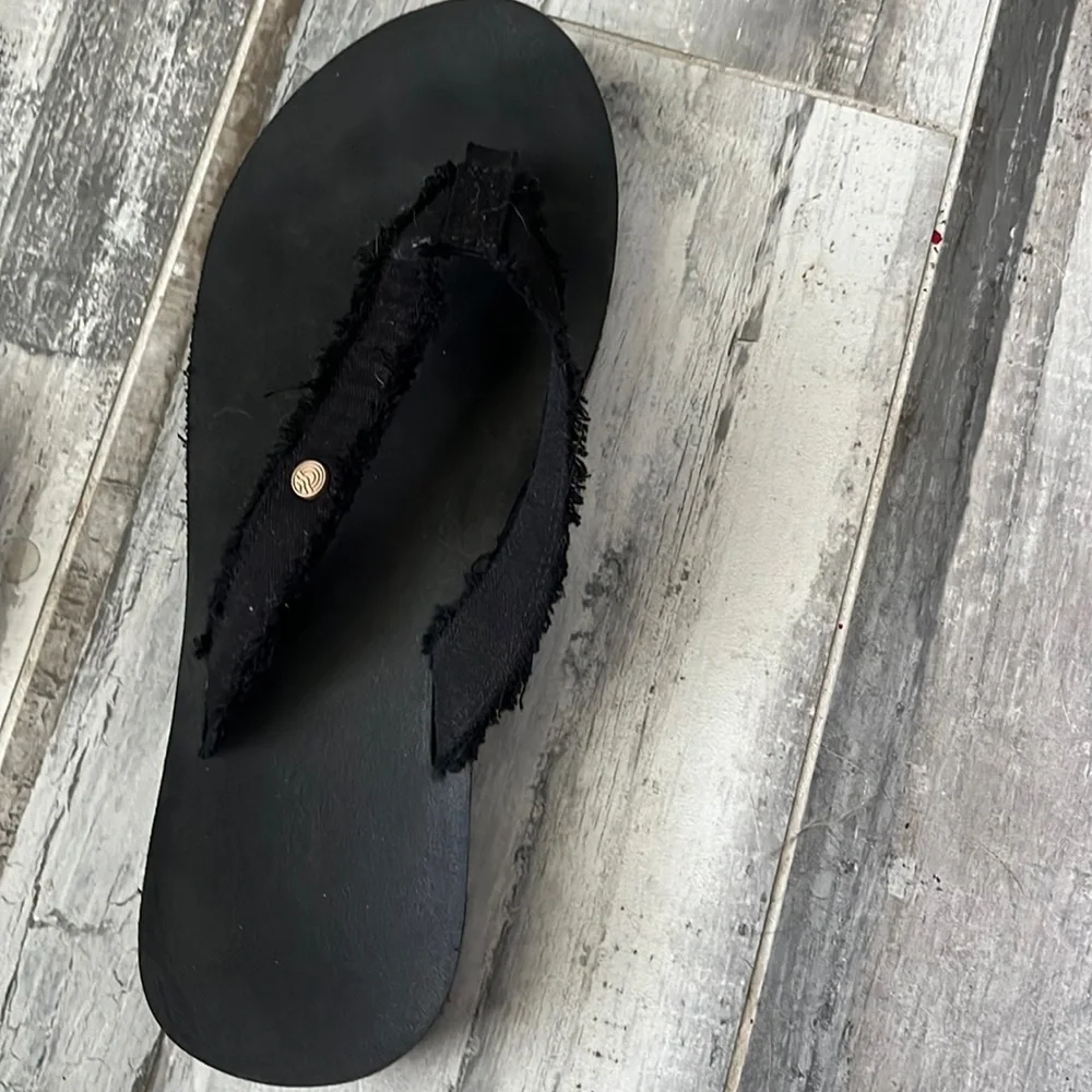 Vionic flip flops - Picture 1 of 5